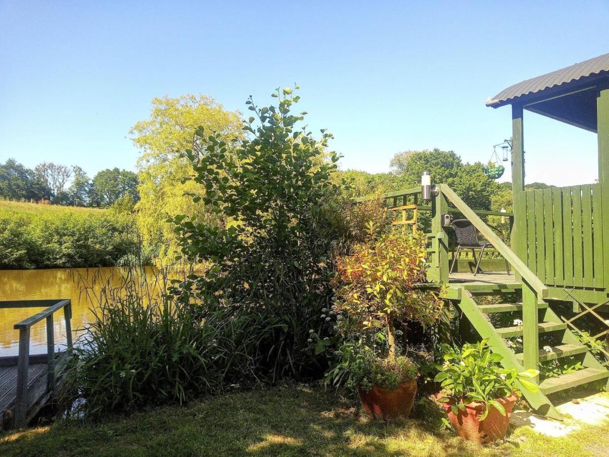Charming Tranquil Shepherds Hut With Lakeside Balcony 'Roach' Uckfield Exteriör bild
